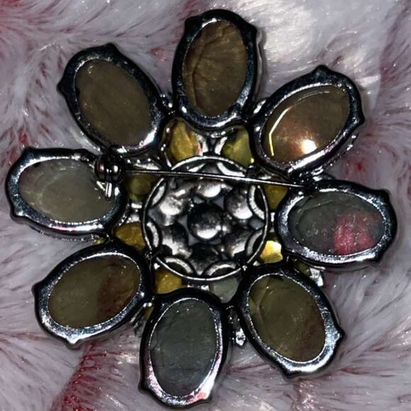 Flower Brooch - Picture 2 of 2